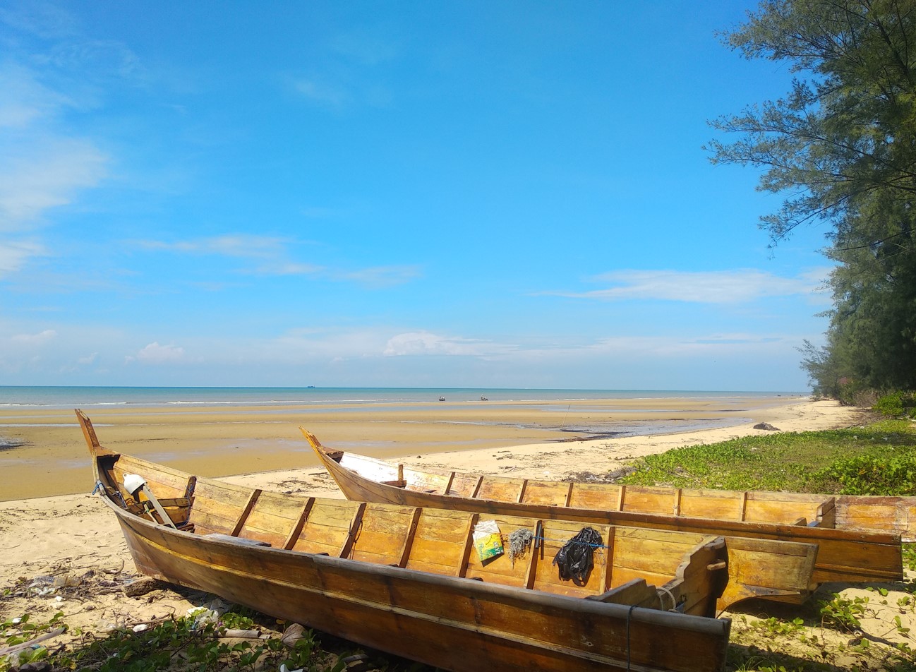 Pesona Pantai Cemara