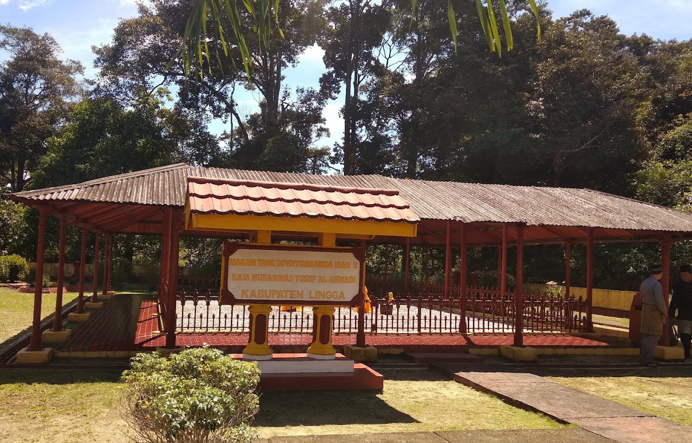 Tempat wisata Makam Merah