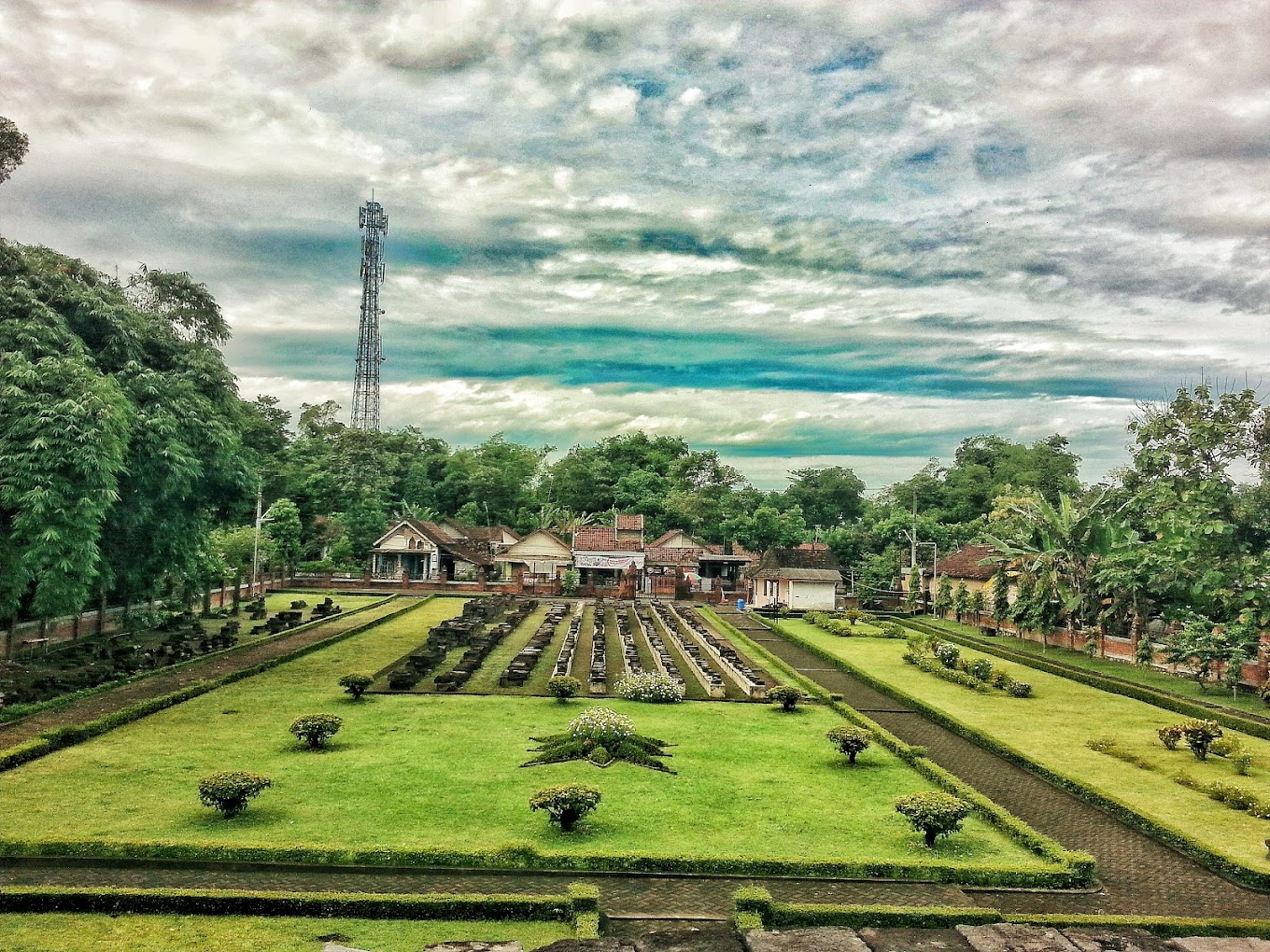 Tempat Wisata Candi Surowono