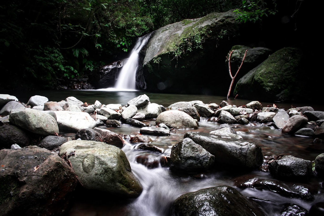 Wisata Air Terjun Dolo