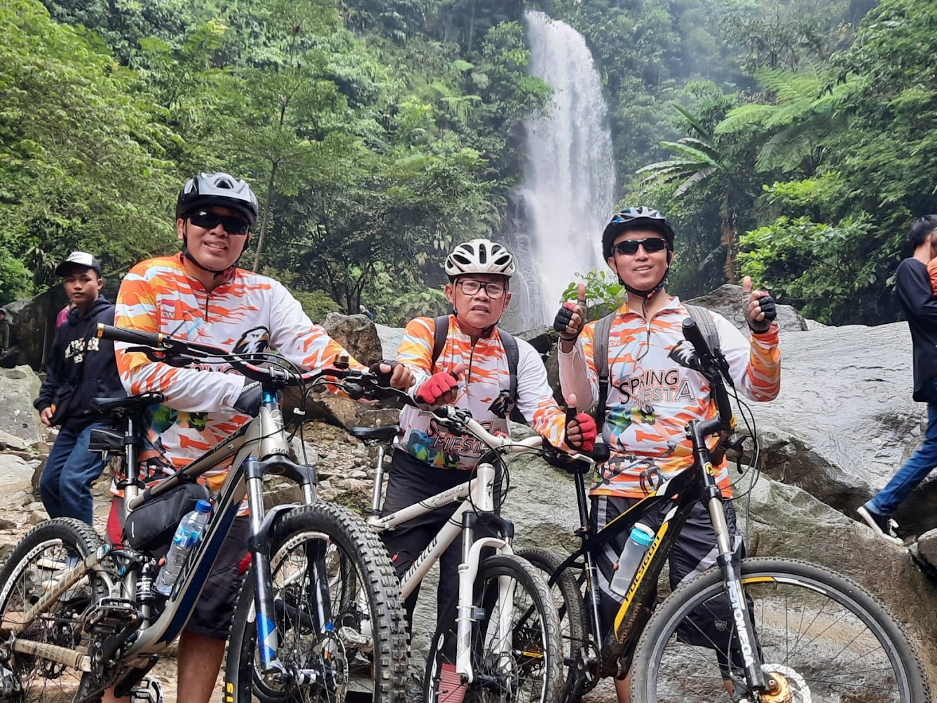 Curug Cigentis dengan Bersepeda