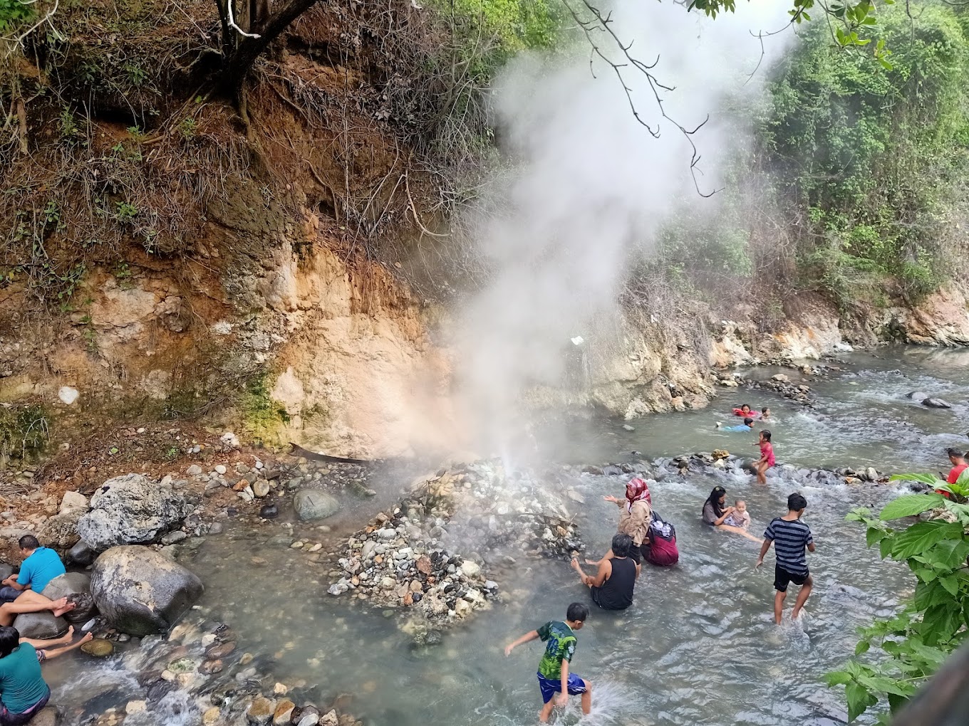 Foto Air Panas Cisolok Pelabuhan Ratu