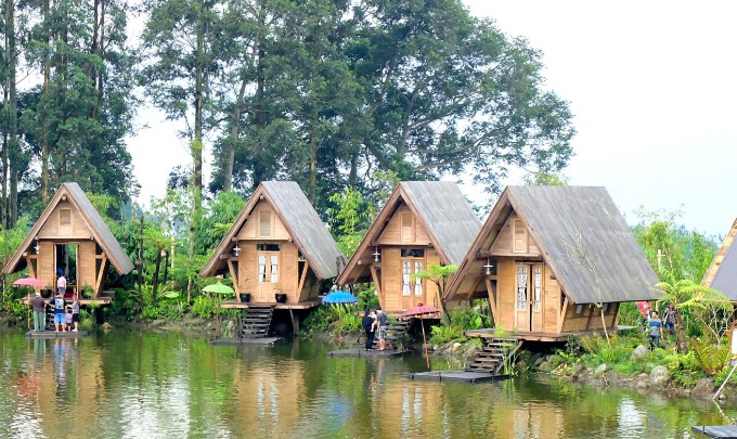  Dusun  Bambu  Family Leisure Park Pesona Wisata Kuliner 