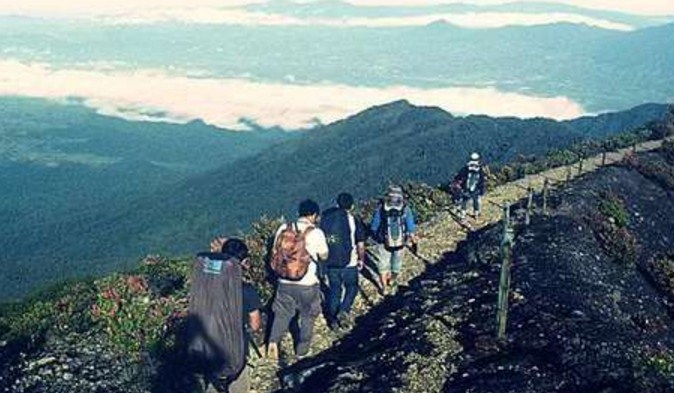 Gunung Gede Pangrango, Gunung dengan Banyak Wisata Tempat.me