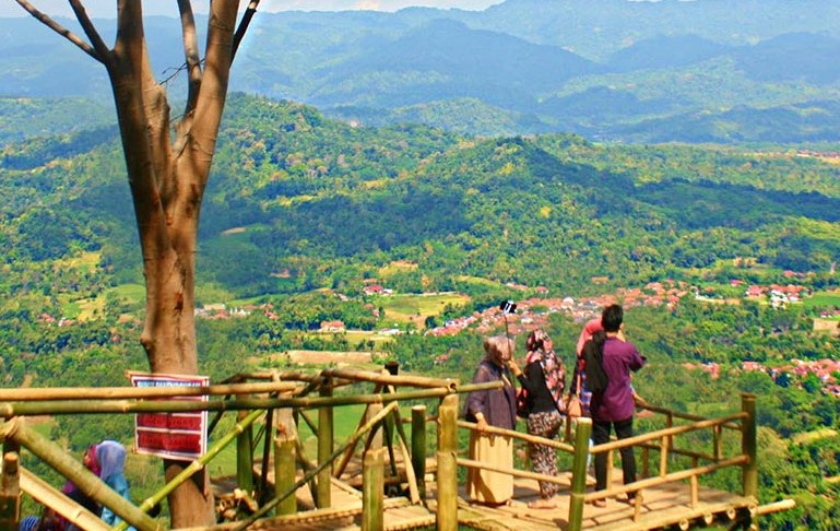 Bukit Panembongan, Wisata Romantis Tempat.me