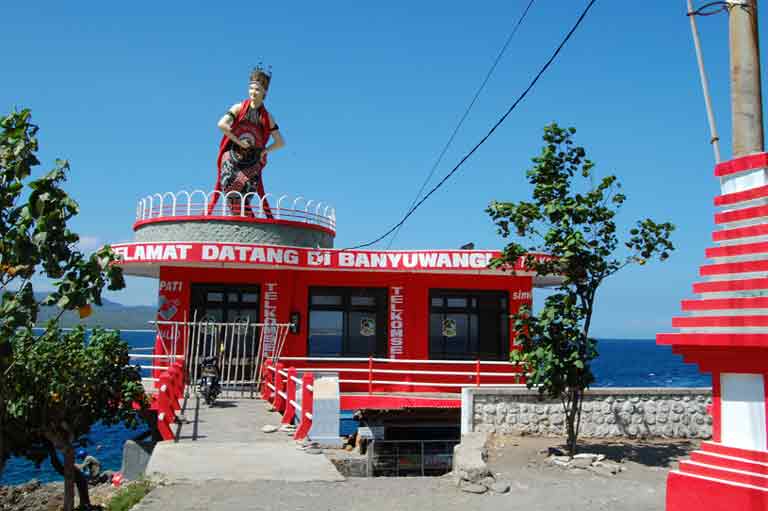 Wisata Watu Dodol, Pantai Indah Yang Mengandung Misteri - Tempat.me