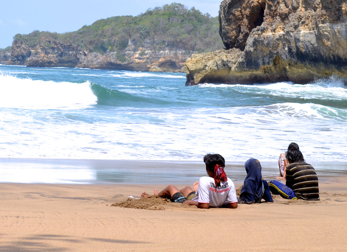 Foto Pantai Jonggring Saloko