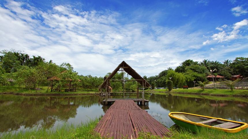 Kampung Ladang, Wisata Alam nan Indah dengan Keseruan Wahana Outbond - Tempat.me