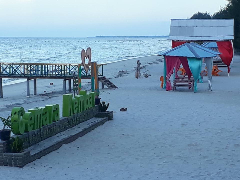 Pantai Cemara Kembar, Keindahan Wisata Bahari di Kabupaten