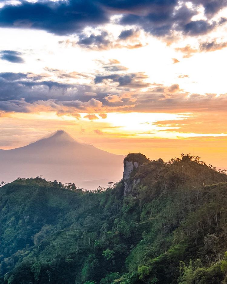 Puncak Suroloyo