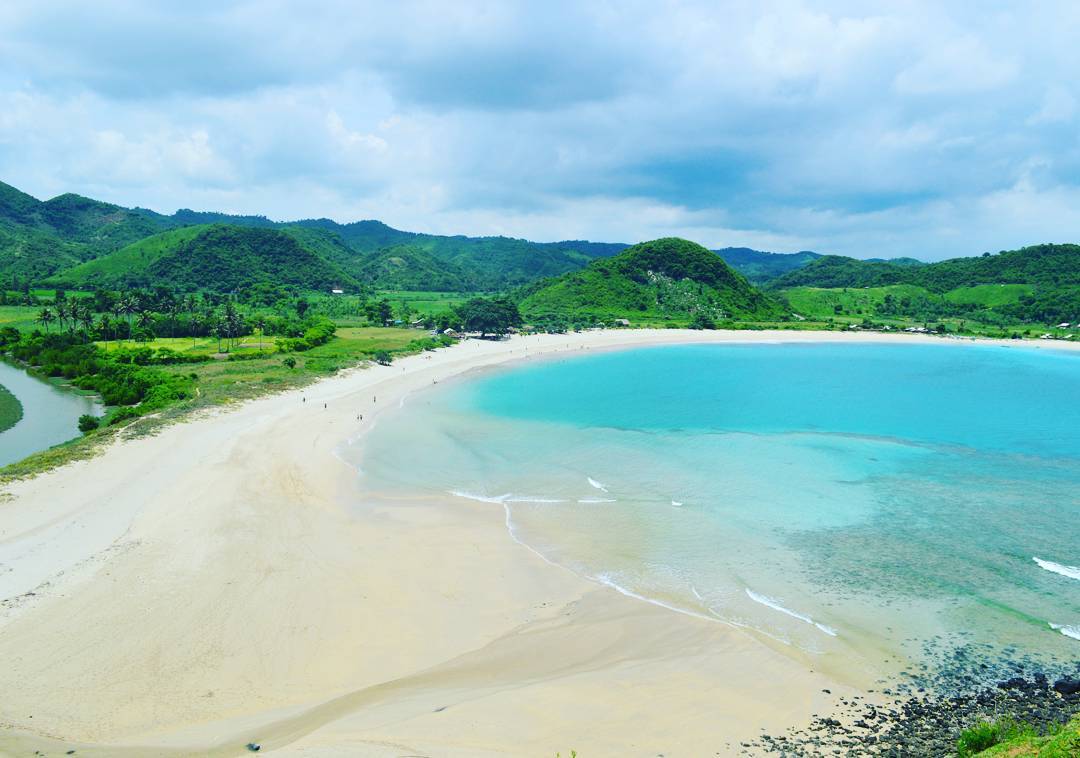 Pantai Selong Belanak