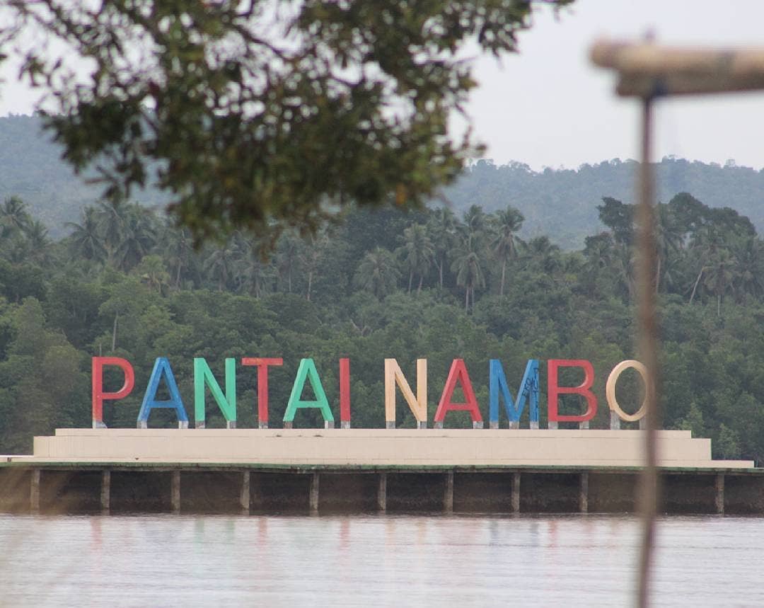 Pantai Nambo 