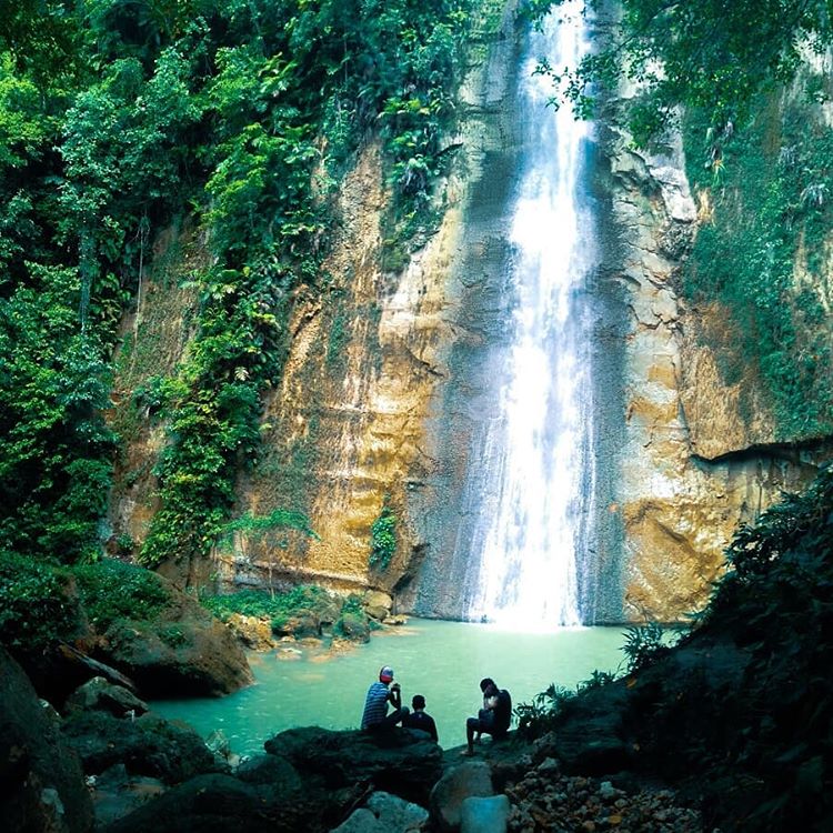 Air Terjun Samparona