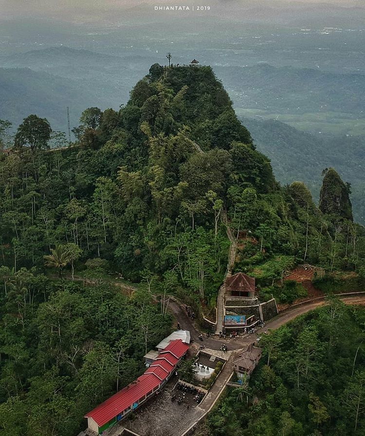 Puncak Suroloyo