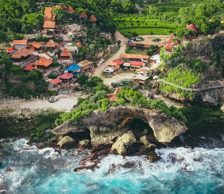 Destinasi di dekat Pantai Mbuluk