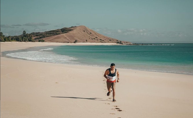 Foto Keindahan Pantai Oetune