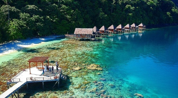 Foto Keindahan Pantai Ora