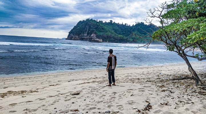 Foto Tempat Wisata Pantai Ngalur