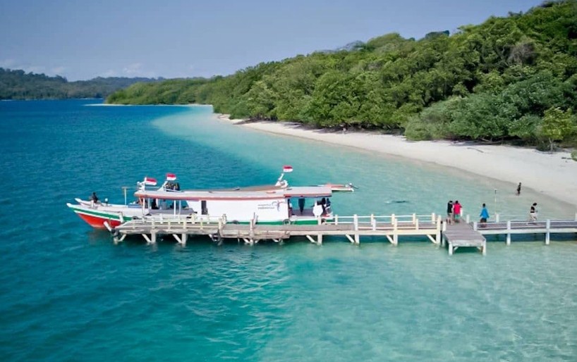 Keindahan Pulau Peucang