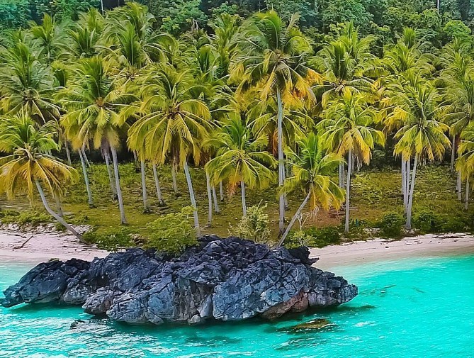 Keindahan dan keunikan Pulau Labengki