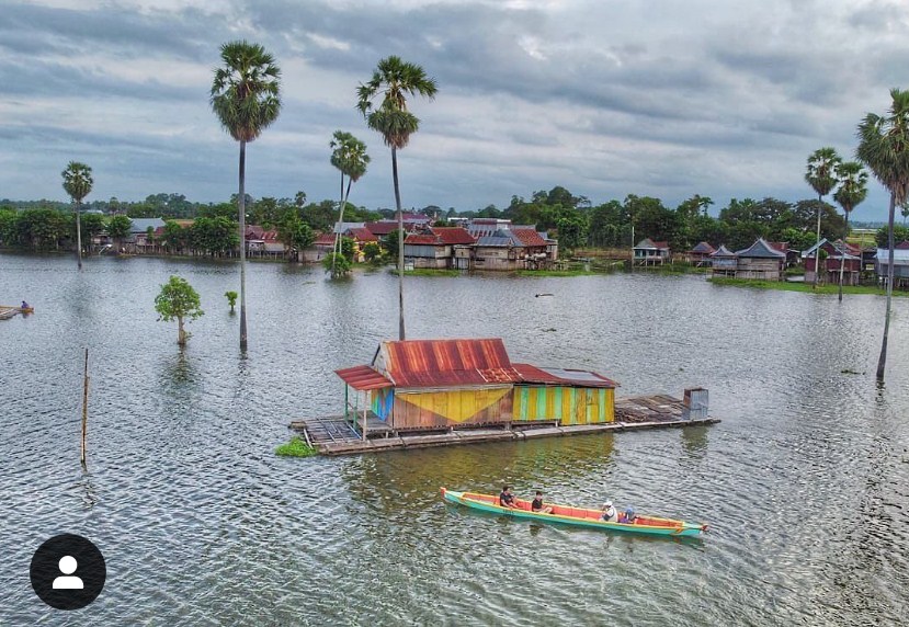 Spot Foto Menarik di Danau Tempe