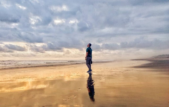 Spot Foto Menarik di Pantai Parangkusumo