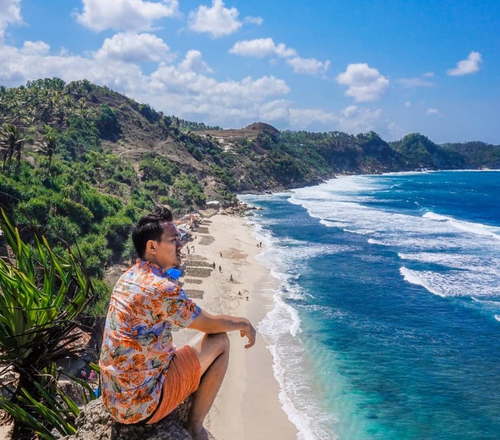 Spot Wisata Menarik di Pantai Nampu