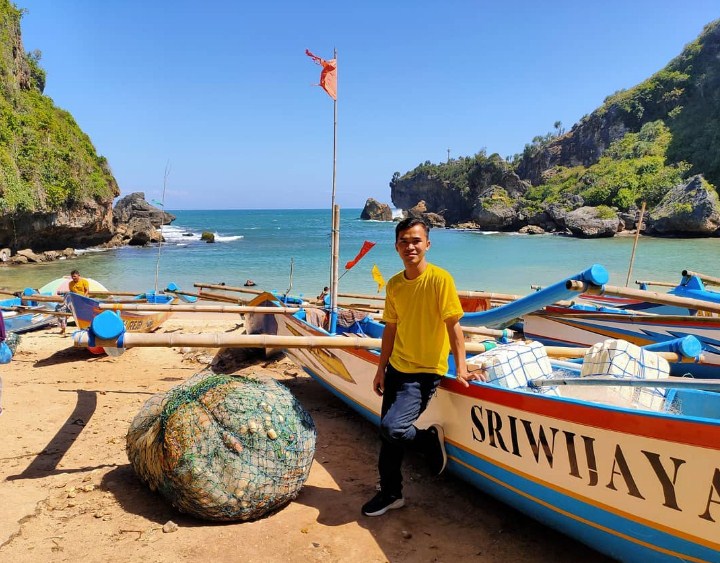 Spot foto Menarik di Pantai Ngrenehan