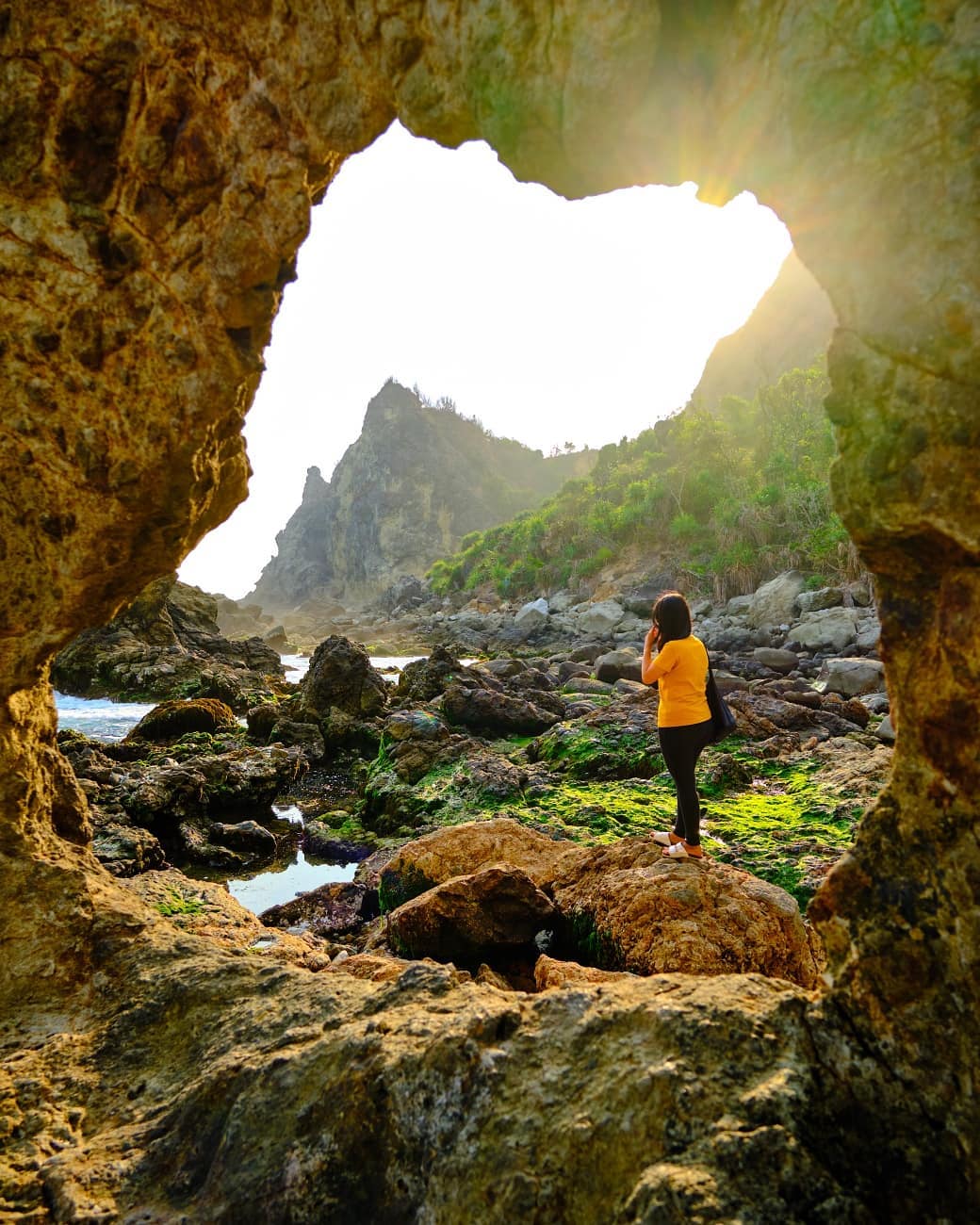 Akses Jalan ke Pantai Watu Lumbung