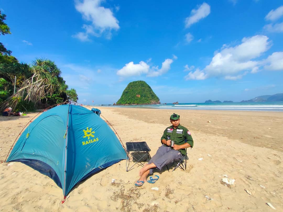 Fasilitas Pantai Pulau Merah