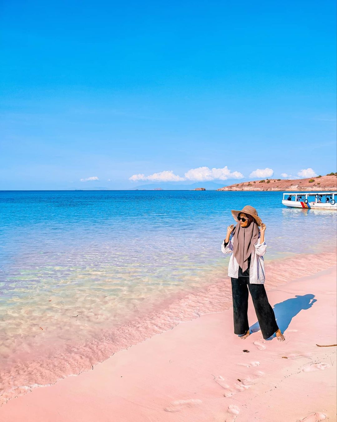 Foto Tempat Wisata Pantai Pink