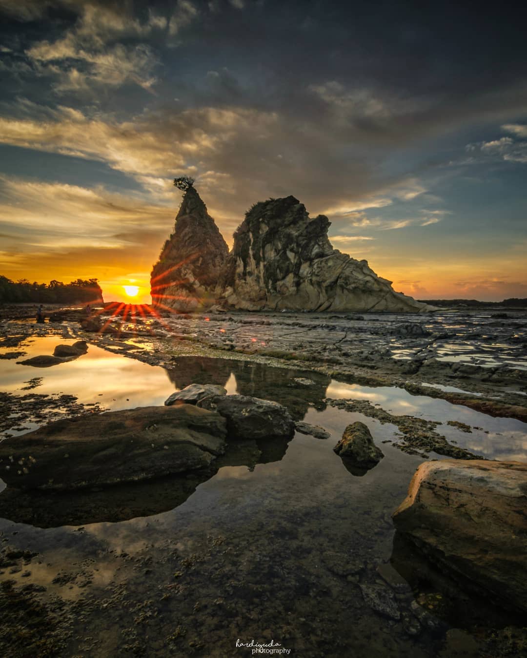 Foto Tempat Wisata Pantai Tanjung Layar