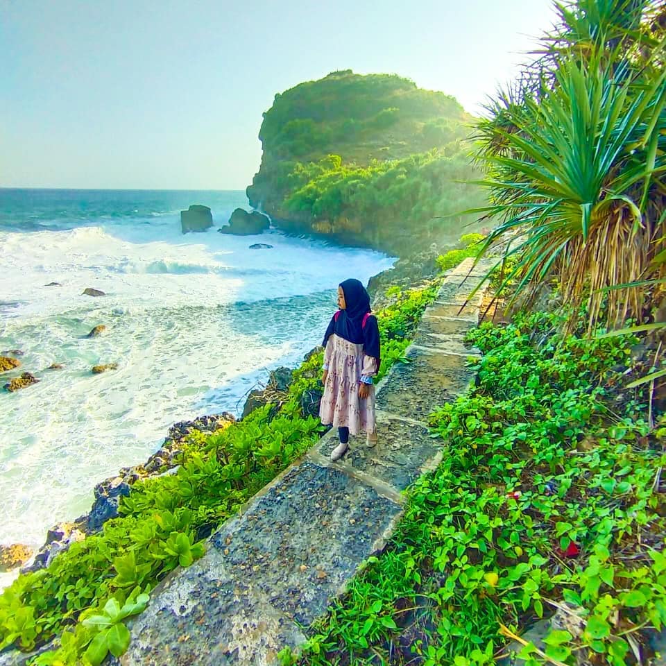 Foto Wisata Pantai Sembukan