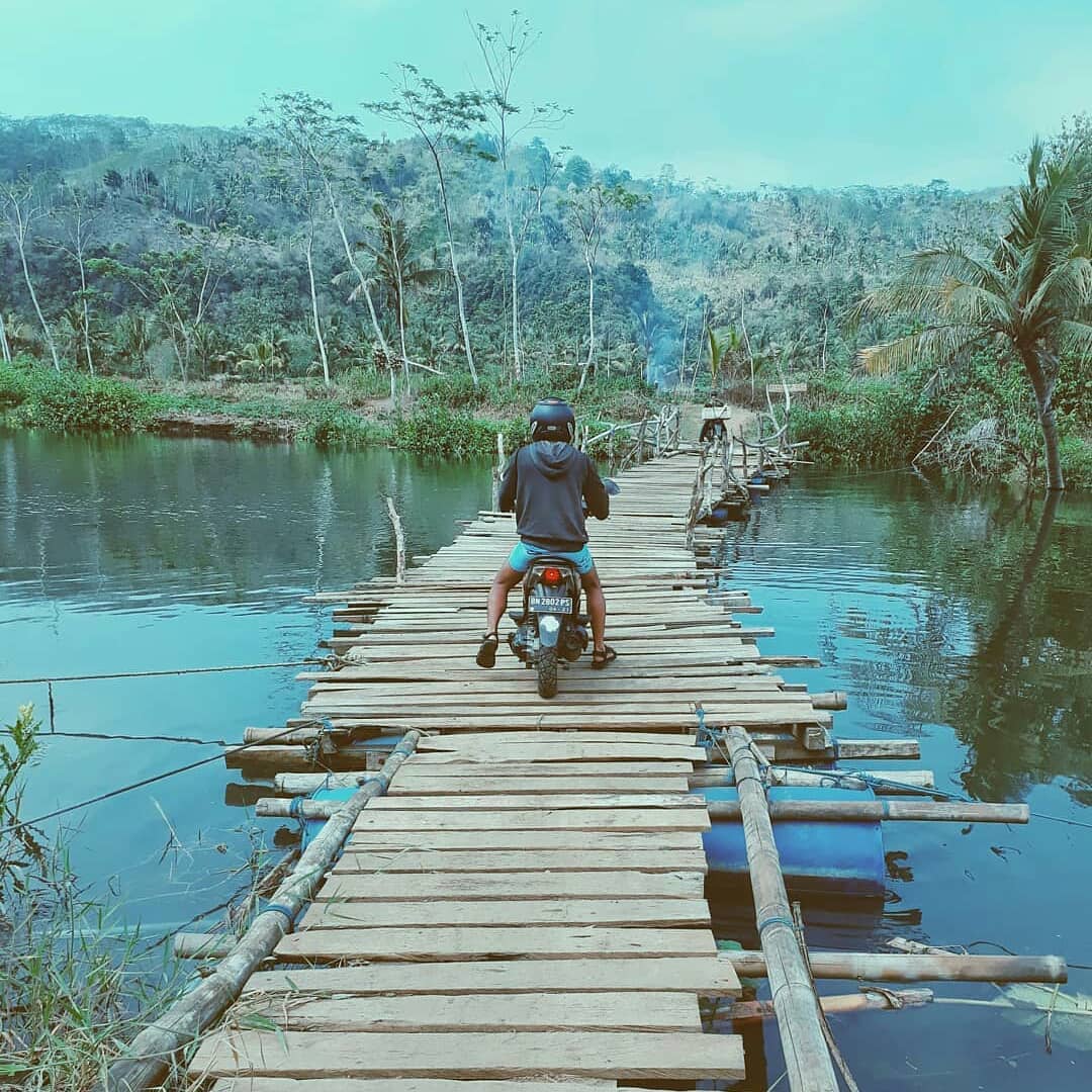 Harga Tiket Masuk ke Pantai Sanggar