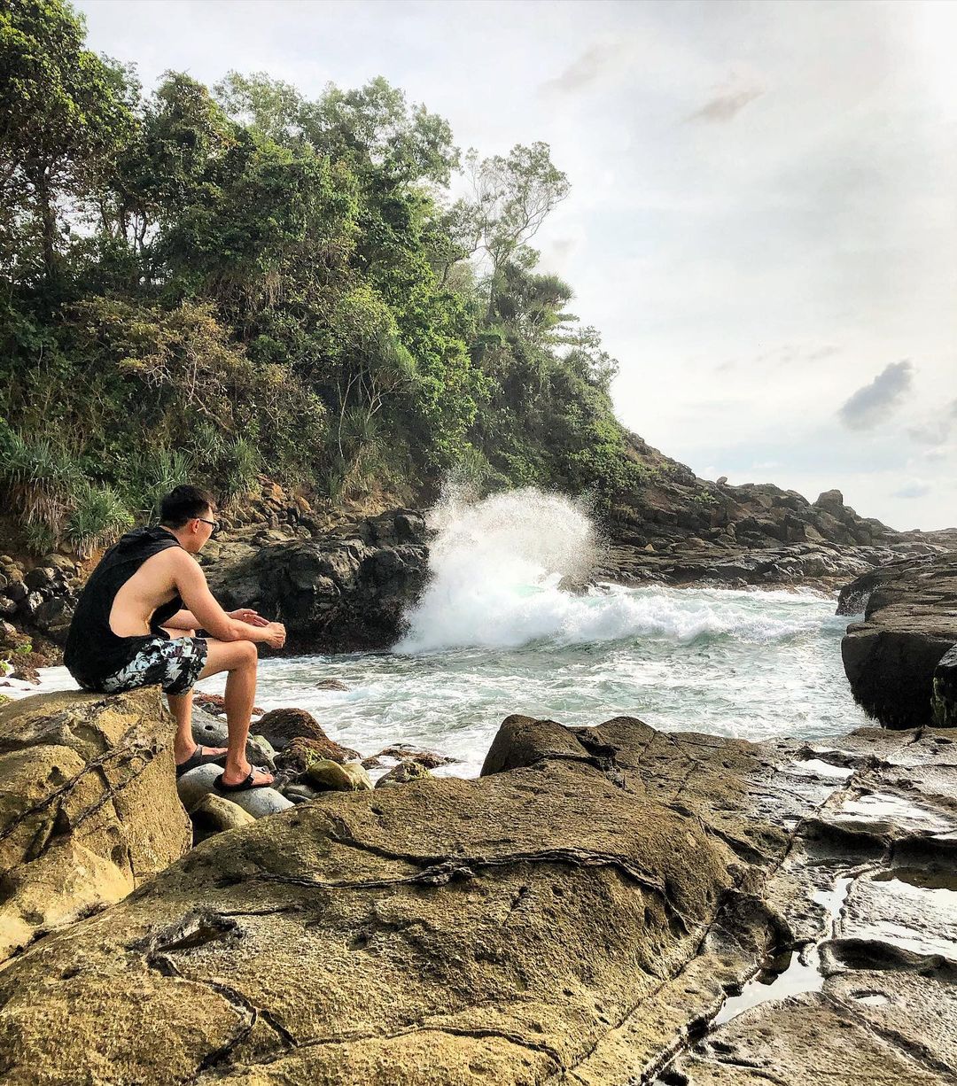 Kegiatan di Pantai Wediombo