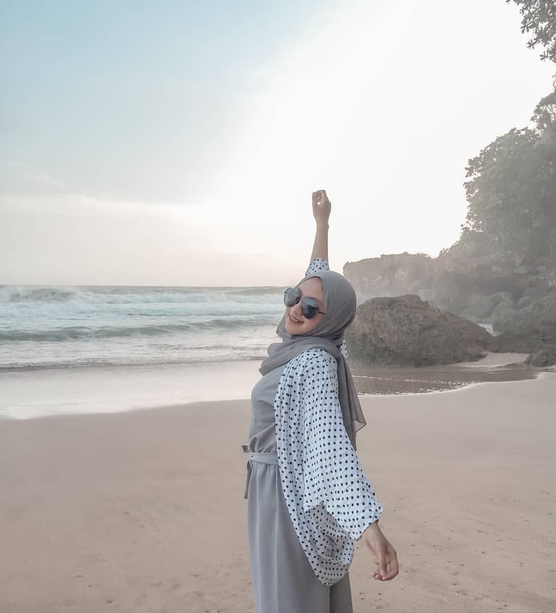 Spot Foto Menarik Pantai Teluk Asmara