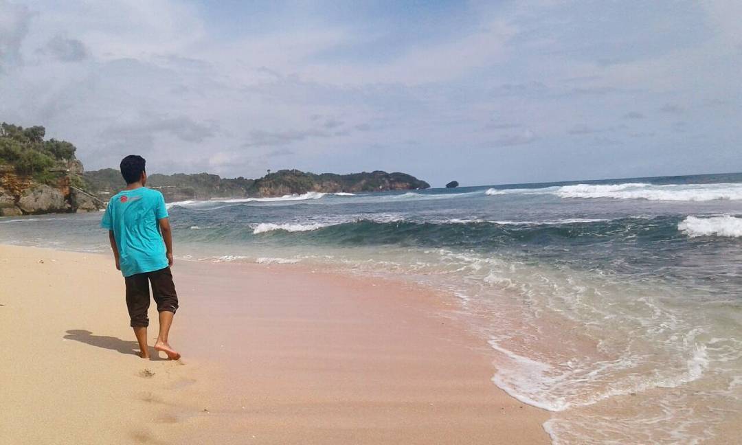 Wisata Pantai Sanglen