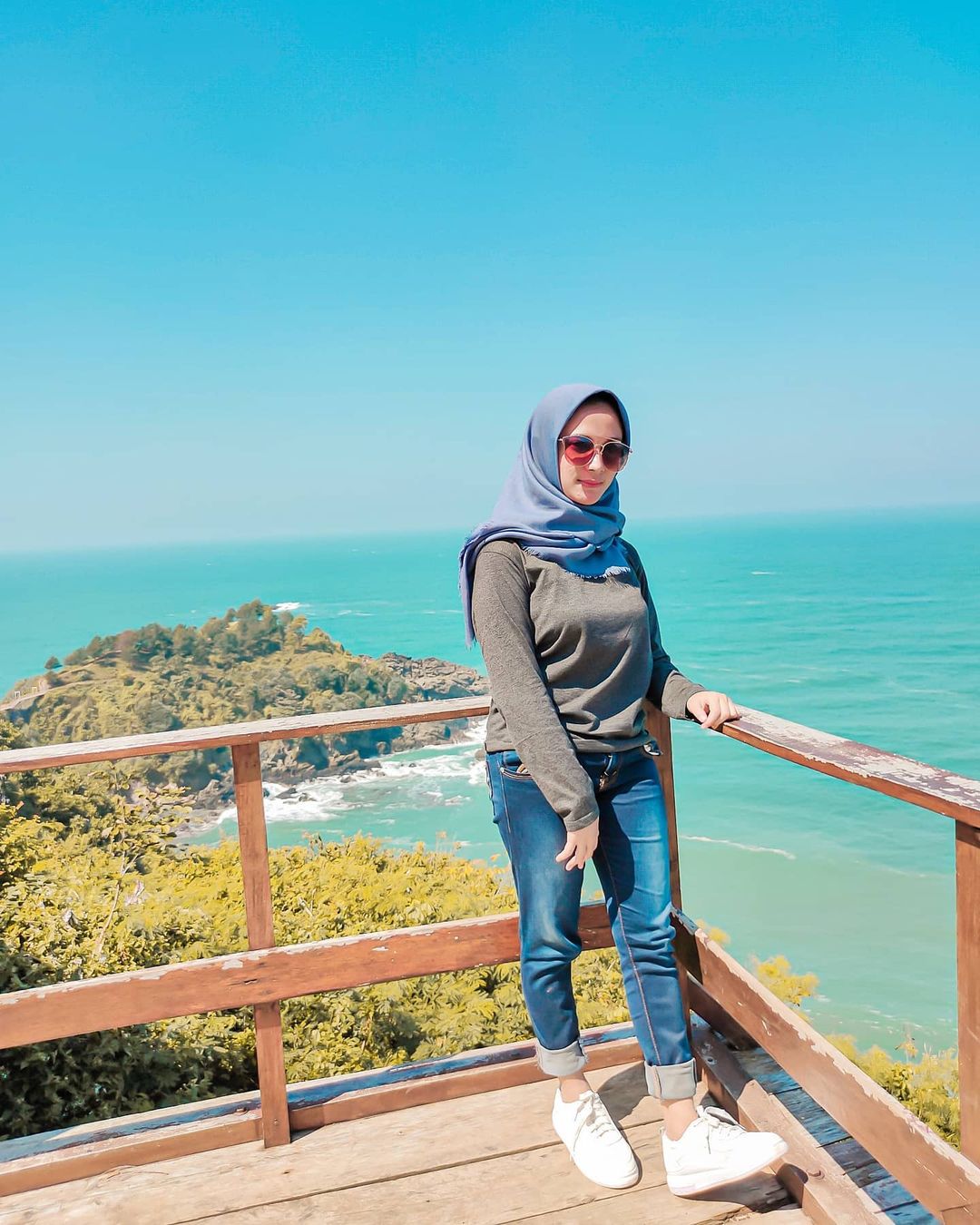 Wisata Pantai Surumanis di Kebumen