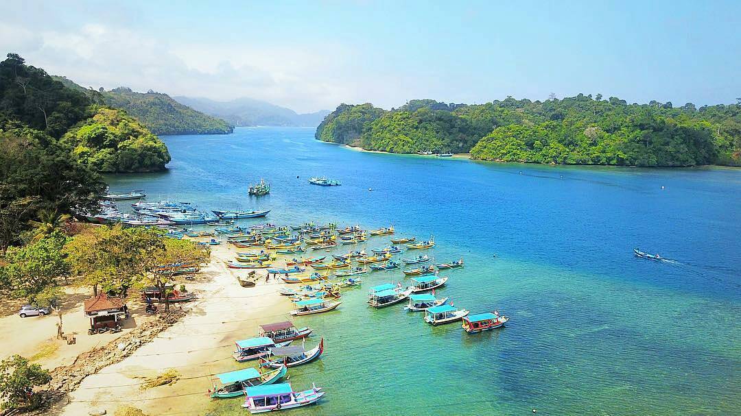 Wisata Pantai Sendang Biru